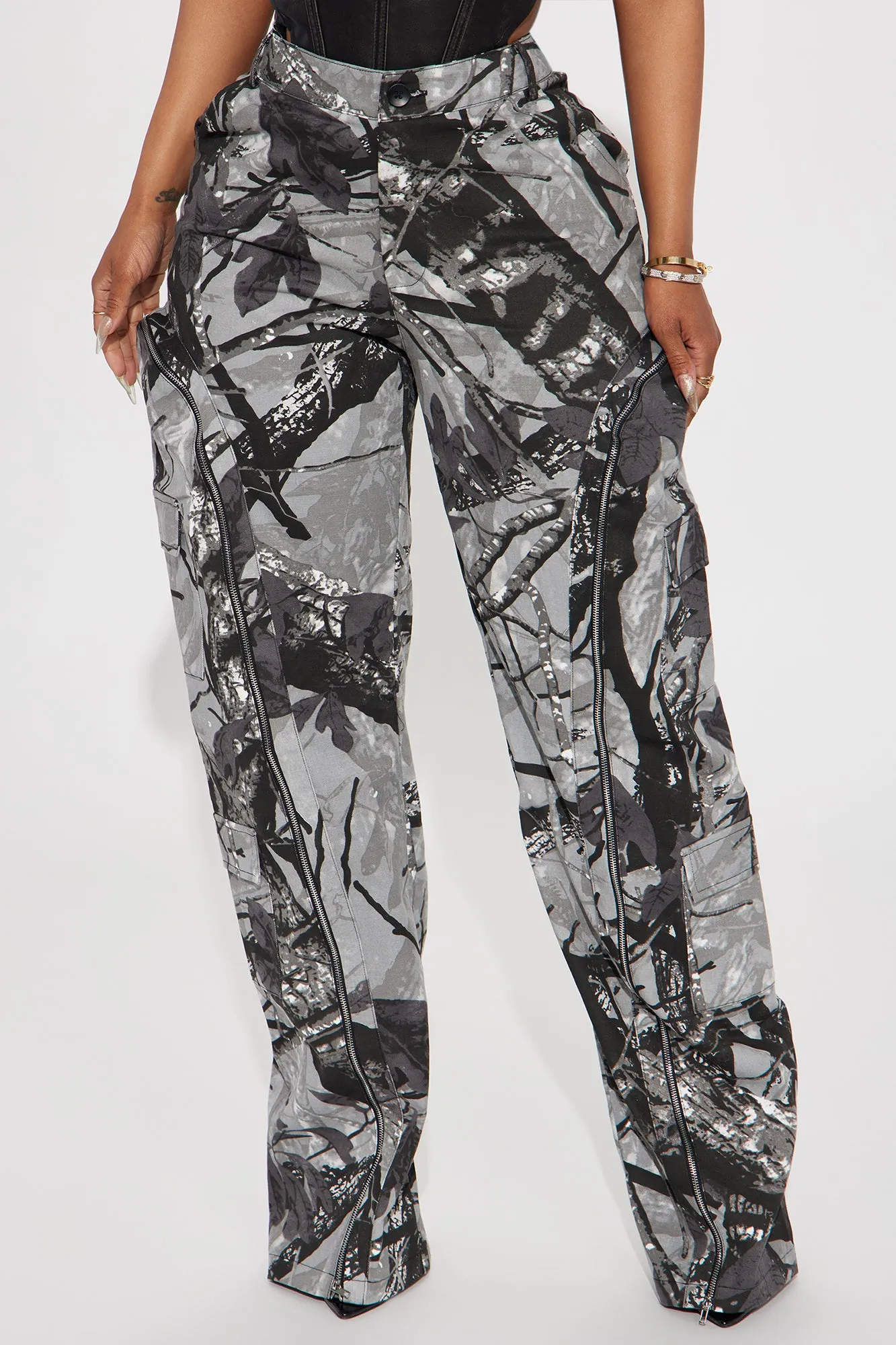 Sure! Heres an optimized title for the product:

Had You Fooled Tree Camo Pants - Grey/Combo for Ultimate Outdoor Style