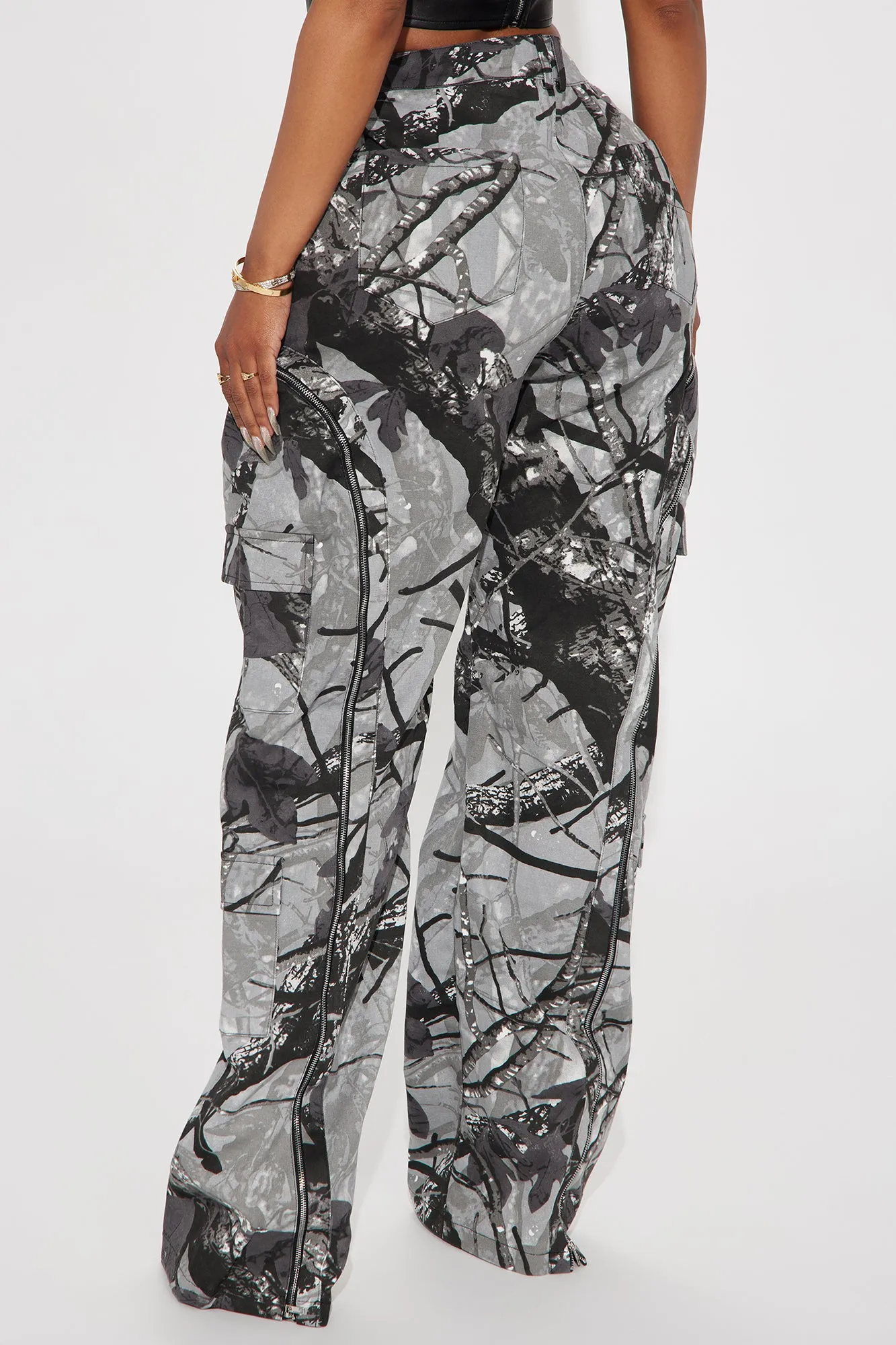 Sure! Heres an optimized title for the product:

Had You Fooled Tree Camo Pants - Grey/Combo for Ultimate Outdoor Style