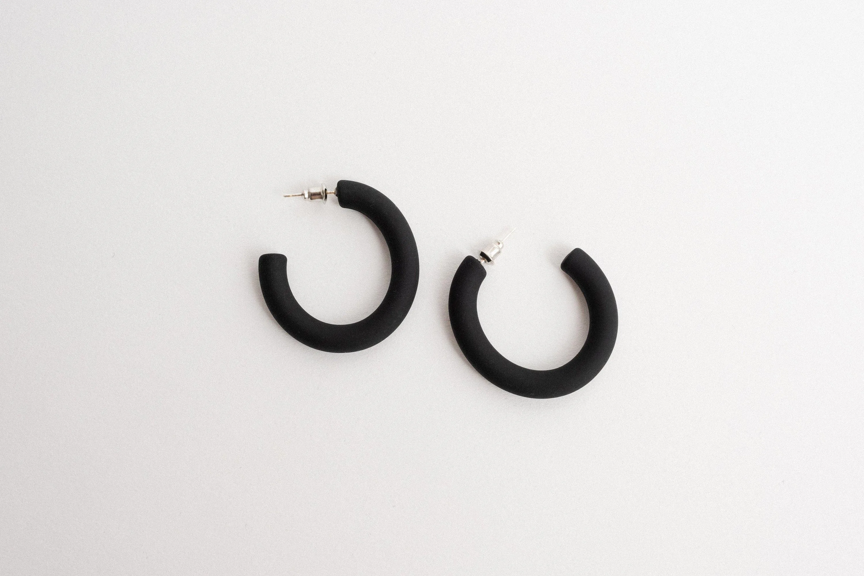 SS925 Louise Hoops in Charcoal