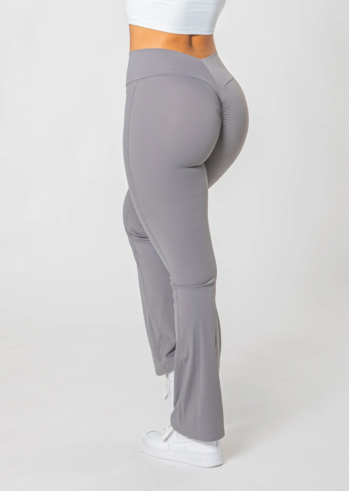 [VORBESTELLUNG] BELLA Flared Scrunch Leggings